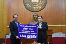 Kiều bào quyên góp trên 11 tỷ đồng ủng hộ Miền Trung