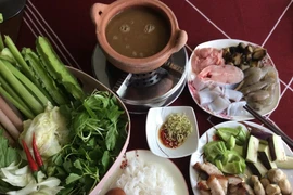Ơ lẩu mắm...