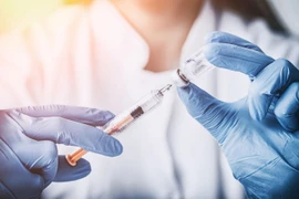 Huyết khối tĩnh mạch não xảy ra sau tiêm vaccine COVID-19 
