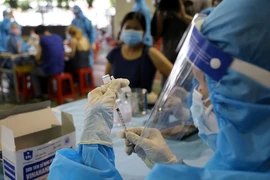  Bộ Y tế trả lời về việc tiêm vaccine phòng COVID-19 cho học sinh THPT