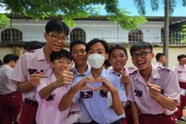 'Mong thi tốt để được ba mẹ thưởng chuyến du lịch trong mơ' 