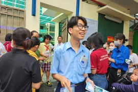 Đề thi văn vào lớp 10 tại TP.HCM: 'Để những nghĩ suy cất lên thành lời...' 