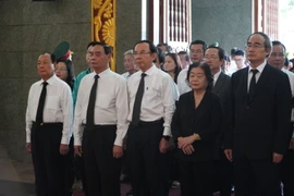 Lãnh đạo Đảng và Nhà nước viếng GS.TS Trần Hồng Quân 