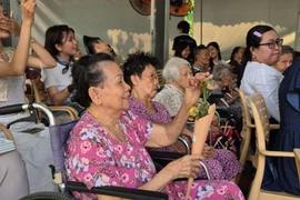 'Vùng nắng bạc' hết rồi, các con có quay lại với bà không?