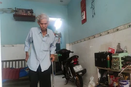 Ông Nguyễn Đức Minh, ngụ quận 3 mong cuối đời được cấp CCCD để khi mất, con cháu dễ lo hậu sự vẹn toàn. Ảnh: NGUYỄN HIỀN