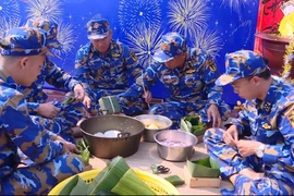 Sắc xuân trên boong tàu giữa Ấn Độ Dương