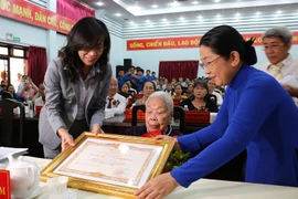 Phong tặng, truy tặng danh hiệu Bà mẹ VNAH cho 44 mẹ ở TP.HCM