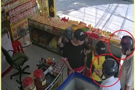 Thủ Đức: Vợ chồng giả cán bộ liên đoàn lao động đi bán sách