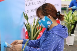 50 tấn gạo cho người nghèo tại ATM gạo Thủ Đức trong ngày đầu