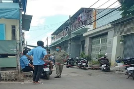 1 phụ nữ chết trong phòng trọ, tay trói ngược ra phía sau