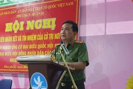Đại tá Nguyễn Sỹ Quang, Phó Giám đốc Công an TP.HCM phát biểu tại hội nghị lấy ý kiến cử tri. Ảnh: CA