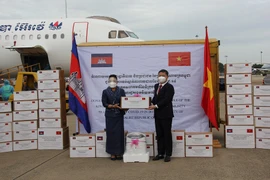 Chính phủ Hoàng gia Campuchia hỗ trợ vật tư y tế, thiết bị chống dịch cho TP.HCM