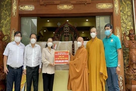 Giáo hội Phật giáo Việt Nam tặng TP.HCM 6 máy thở đa năng 