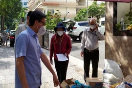 Phó Thủ tướng gợi ý MTTQ TP.HCM kêu gọi F0 khỏi bệnh làm tình nguyện viên