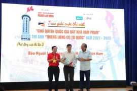 Báo Người Lao Động trao giải cuộc thi về chủ quyền biển đảo