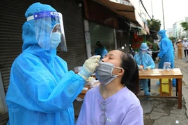 TP.HCM: Giá xét nghiệm nhanh COVID-19 chỉ còn 11.200 đồng