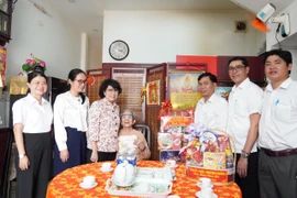 Bà Tô Thị Bích Châu thăm, chúc Tết Mẹ Việt Nam anh hùng tại TP.HCM