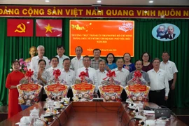 Phó Bí thư Thành ủy TP.HCM thăm, chúc tết bí thư chi bộ khu phố tại TP Thủ Đức