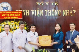Phó Chủ tịch nước Võ Thị Ánh Xuân và lãnh đạo TP.HCM thăm các đơn vị y tế tại TP.HCM 