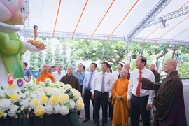 Lãnh đạo TP.HCM thăm, chúc mừng Đại lễ Phật Đản 