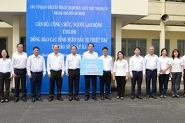 Các cơ quan chuyên trách, tham mưu, giúp việc Thành ủy TP.HCM ủng hộ đồng bào miền Bắc sau bão số 3