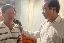 Chủ tịch UBND TP.HCM Nguyễn Văn Được đến hiện trường chỉ đạo khắc phục vụ cháy tại cư xá Độc Lập