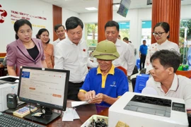 Lãnh đạo phường nêu vướng mắc qua 16 ngày vận hành khi làm việc với Chủ tịch HĐND TP.HCM