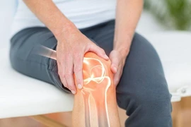 Cách phòng ngừa và giảm đau nhức xương khớp khi trời lạnh