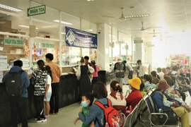 Tăng cường lắp đặt mái che, bổ sung nước uống cho người bệnh mùa nắng nóng