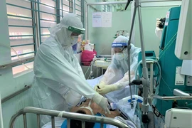 Thành ủy TP.HCM yêu cầu tăng cường các biện pháp phòng dịch COVID-19