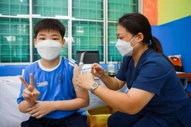Chuyên gia nhận định gì khi số ca mắc COVID-19 đột ngột tăng trở lại? 