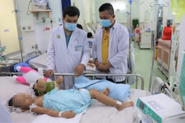 Lần đầu tiên có trẻ mắc tay chân miệng phải chạy ECMO