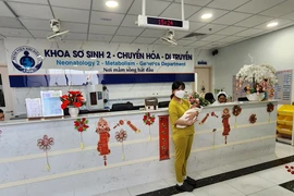 Em bé được thông van tim trong bào thai vừa xuất viện