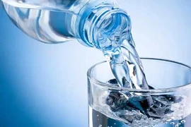 Uống nước kiềm trị ung thư: Tiền mất tật mang