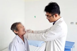 Tưởng chỉ bị nhiệt miệng, không ngờ ung thư lưỡi 
