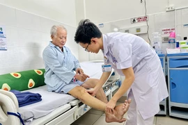 Bệnh loãng xương âm thầm tấn công xương khớp