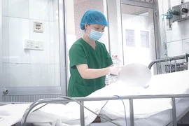 Vụ cháy chung cư Viễn Đông: 2 nạn nhân bỏng hô hấp nặng phải thở máy