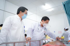 Ô tô chở đoàn hành hương 24 người gặp tai nạn, nhiều nạn nhân cấp cứu