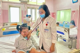 TP.HCM: Bệnh hô hấp vào mùa, số ca mắc tăng vọt