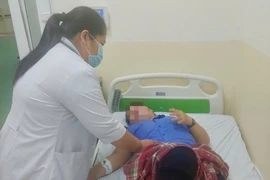 79 công nhân và học sinh ở TP.HCM cấp cứu nghi phản vệ thức ăn, ngộ độc thực phẩm