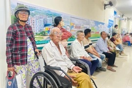 1 bệnh viện ở TP.HCM xin lỗi vì để bệnh nhân chờ đơn thuốc rất lâu