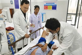 Du khách đột quỵ ở Côn Đảo được cấp cứu, chuyển viện bằng trực thăng với chi phí hơn 300 triệu