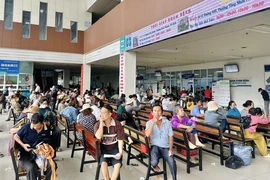 Bệnh viện Ung bướu TP.HCM tiêm vaccine, tầm soát ung thư miễn phí cho người dân