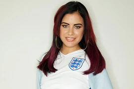 Kyle Walker nhắn tin 'đưa đẩy' bạn gái đồng đội khi đang thi đấu tại Euro 