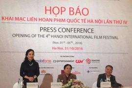 Chiếu phim ngoài trời tại LHP Quốc tế