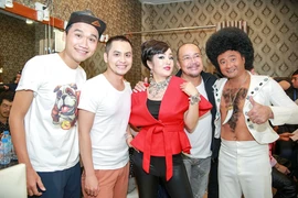 Bất ngờ với tạo hình của nghệ sĩ trong Gala cười 2017