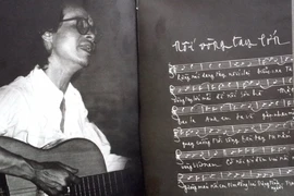 Muốn hát 'Nối vòng tay lớn' phải xin phép