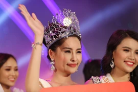 Thực hư việc bắt thí sinh hoa hậu khỏa thân, tiếp rượu