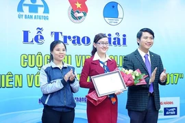 Trao giải cuộc thi thanh niên với văn hóa giao thông