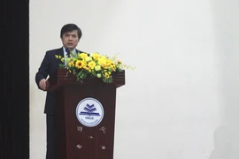 Cha mẹ mải làm ăn, khoán trắng con cho nhà trường